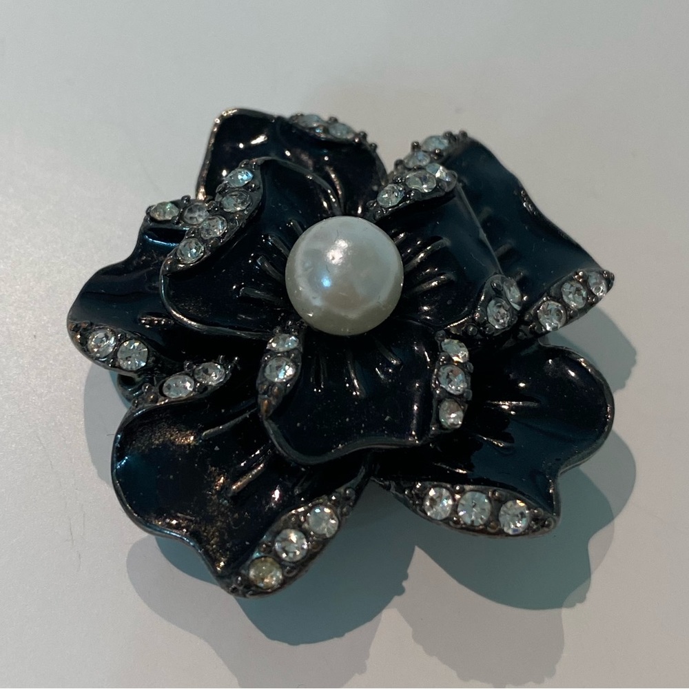 Express Black Enamel, Pearl, Clear Rhinestone, and Gunmetal Silver Elastic Ring